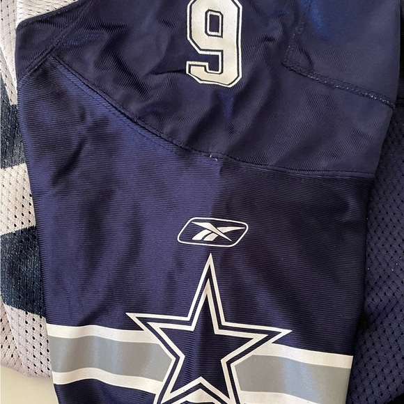 Tony Romo on field Equipment Reebok mesh shirt - Picture 5 of 11